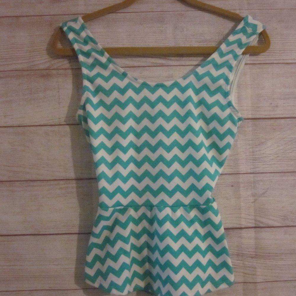 Auditions Women's Medium Blouse Top Shirt Chevron Pattern Sleeveless Open Back